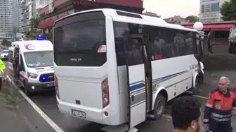 Avcılar'da servis midibüsü kaza yaptı: Sağlık ekipleri sevk edildi