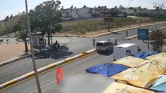 Antalya'da hafif ticari araç ile motosiklet çarpıştı, 1 kişi yaralandı