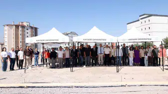 Kayseri Üniversitesi yeni bilişim teknolojileri binasına kavuşuyor: Temel atma töreni gerçekleştirildi