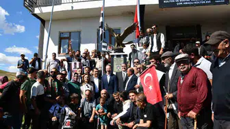 Beşiktaş köyünde açılan kartal heykeli ile spor aşkı tazelendi