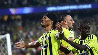 Fenerbahçe'nin Şampiyonlar Ligi'ndeki ilk golü Archie Brown'un ayağından geldi