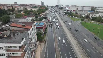 Avcılar'da direksiyon hakimiyetini kaybeden midibüs kaza yaptı