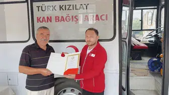 Boyabat'ta kan bağışıyla örnek olan Şükrü Doyum, 38'inci defa kan verdi