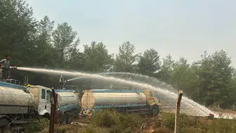 Kepez Belediyesi yangınla mücadelede tüm kaynaklarını seferber etti