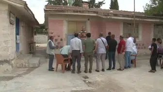 Yıllar sonra köy okulunda buluştular: Öğretmen Orhan Bozyiğit'in duygusal ziyareti