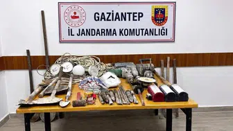 Define bulmak için ormanlık alanda kazı yapan 4 şahıs yakalandı