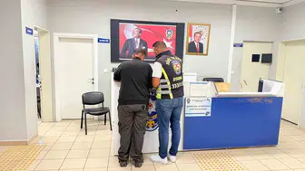 Ambulansa yol vermeyen sürücüye ağır ceza: Belgesine el konuldu