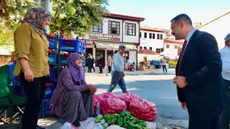 Gölpazarı kaymakamı meyve ve sebze panayırını ziyaret etti