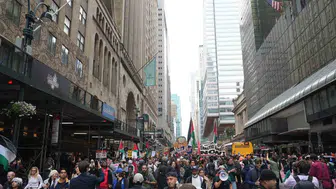 Manhattan'da binlerce kişi Netanyahu'ya karşı yürüdü