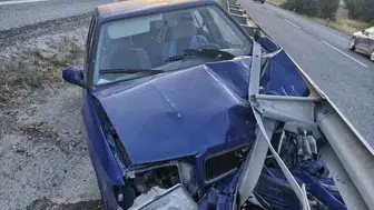 Bilecik'te kontrolden çıkan otomobil refüje çarptı: 7 yaralı