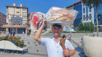 Rizeli sandviççi Cemil Baltacı, 34 yıldır güler yüzle ekmeğini kazanıyor