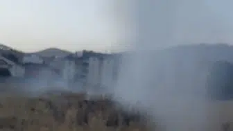 Yüksekova’da çıkan anız yangını, itfaiye tarafından söndürüldü
