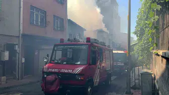Beyoğlu'nda iş yerinde yangın: itfaiye ekipleri müdahale ediyor