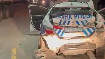 Sakarya’da kontrolden çıkan çekici 3 araca çarpıp istasyona daldı