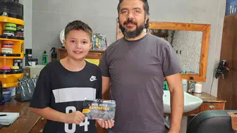 Bilecik'te berberden öğrencilere anlamlı eğitim hediyesi