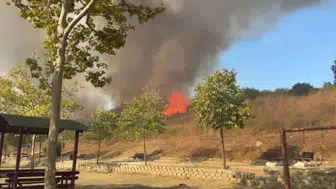 Büyükçekmece sahilindeki yangınla mücadele devam ediyor