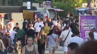 İzmir Enternasyonal Fuarı'nda sanat rüzgarı: Levent Yüksel ve Salih Bademci büyük ilgi gördü