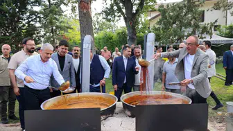 Konya Meram'da geleneksel bağbozumu ve pekmez kaynatma festivali coşkusu