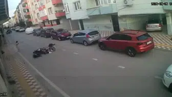 Bursa'da aniden yola çıkan çocuğa motosiklet çarptı