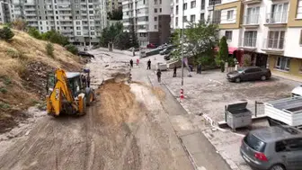 Ankara'da sel sonrası yol yarıldı, hasar gün ağarınca ortaya çıktı