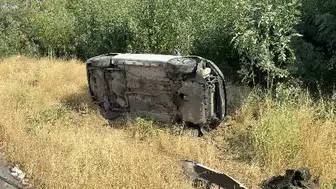 Diyarbakır'da virajda devrilen otomobilde can kaybı yaşanmadı