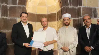 Letonyalı turist van'da İslam'ı seçerek veysel adını aldı