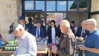 Edirne'de gazilere saygı duruşu: Vatandaşlara pilav-ayran ikramı