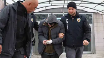 Eskişehir'de üvey babasını bıçaklayarak öldüren sanığın duruşması başladı