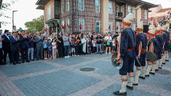 Bursa’nın kurtuluş coşkusu tarihi belediye binasında yeniden yaşandı