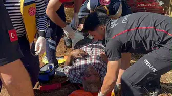 Şanlıurfa'da traktör devrildi, sürücü hastaneye kaldırıldı