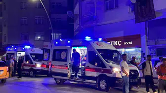 Elazığ'da üç aracın karıştığı kaza: İki kişi hastaneye kaldırıldı