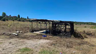 Salça yaparken çıkan yangın gölgelik ve depoyu kül etti