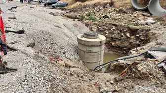 Ankara'da sel sonrası yolda çöküntüler oluştu, 15 araç hasar gördü
