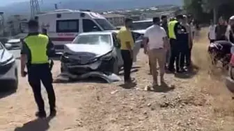 Bursa'da iki otomobil kafa kafaya çarpıştı: 6 kişi yaralandı