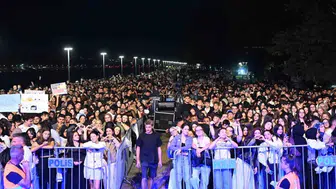 Oğuzhan Koç'un Edirne konserinde sigara izinsiz göze battı
