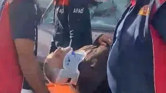 Kars’ta hafif ticari araç ile otomobil çarpıştı, 2 yaralı