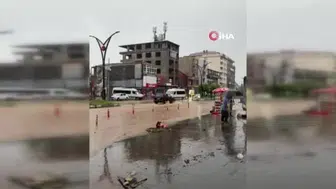 Rize'de şiddetli yağış sonrası sokaklar su altında kaldı