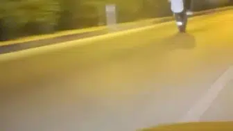 Motosiklet şovu trafiği felç etti: Sosyal medyada viral olma peşinde