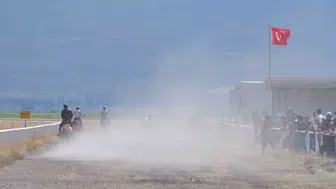 Erzurum'da geleneksel rahvan at yarışları heyecanı