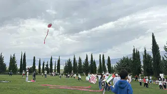 Burdur'da Gazzeli çocuklar için barış mesajı: gökyüzü uçurtmalarla doldu