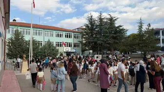 Sivrihisar'da yeni eğitim dönemi başladı: Öğrenciler ve öğretmenler heyecanla ders başı yaptı