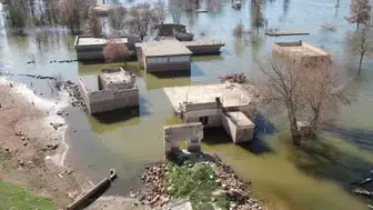 Bir zamanlar yaşam doluydu, şimdi leyleklerle süslü: Su altındaki köy ve balıkçıların gözdesi