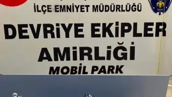Küçükçekmece'de durdurulan araçta ruhsatsız silah ve çakar sistemi bulundu