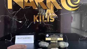 Kilis'te uyuşturucu operasyonu: 1 kilo 855 gram esrar ve AK-47 şarjörü ele geçirildi