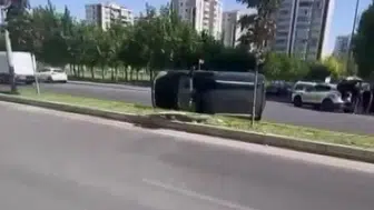 Diyarbakır'da hafif ticari araç kaza yaptı: 1 yaralı