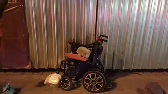 Tekerlekli sandalyesiyle karşıdan karşıya geçerken trafik kazası