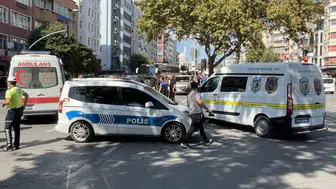 Fatih'te kırmızı ışığı dikkate almayan genç hayatını kaybetti