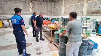 Mersin'de sağlık standartlarına aykırı turşu üretimi engellendi
