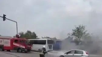 Seyir halindeki otomobilin motorunda yangın: İtfaiye anında müdahale etti