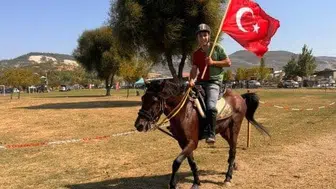 Tavşanlı'nın gururu Kuyumcu, rahvan at yarışlarında zafer kazandı